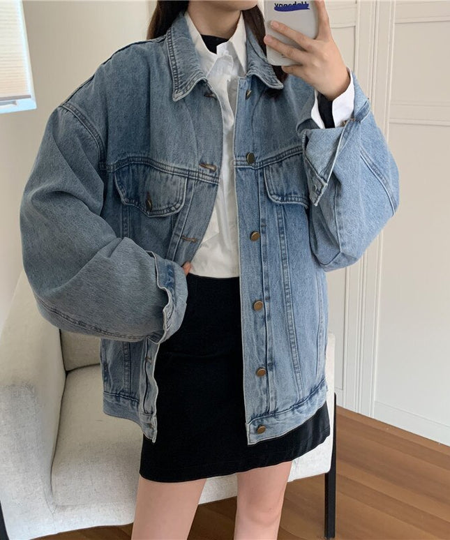 Damska kurtka jeansowa klasyczna oversize z dużymi kieszeniami