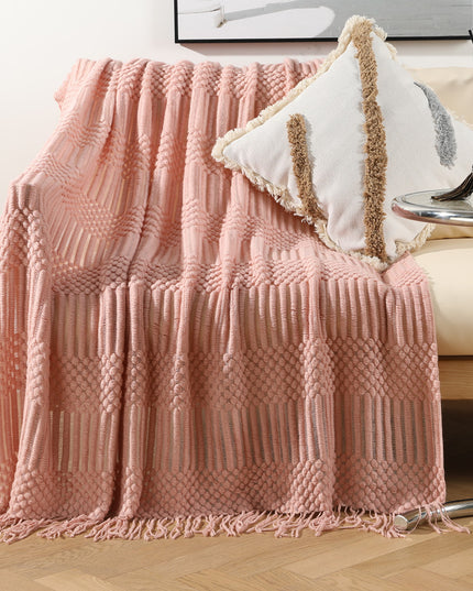 Elegancki koc z frędzlami i wytłaczaną fakturą