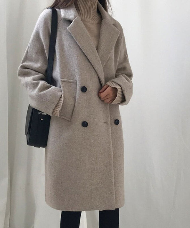 Damski płaszcz dwurzędowy z kieszeniami