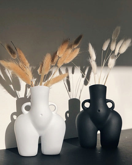 Wazon w kształcie kobiecej sylwetki