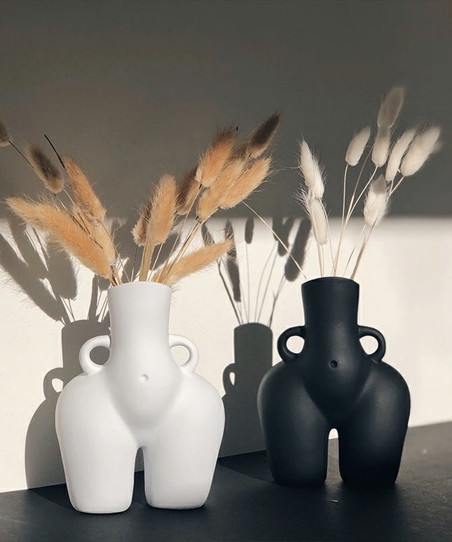 Wazon w kształcie kobiecej sylwetki