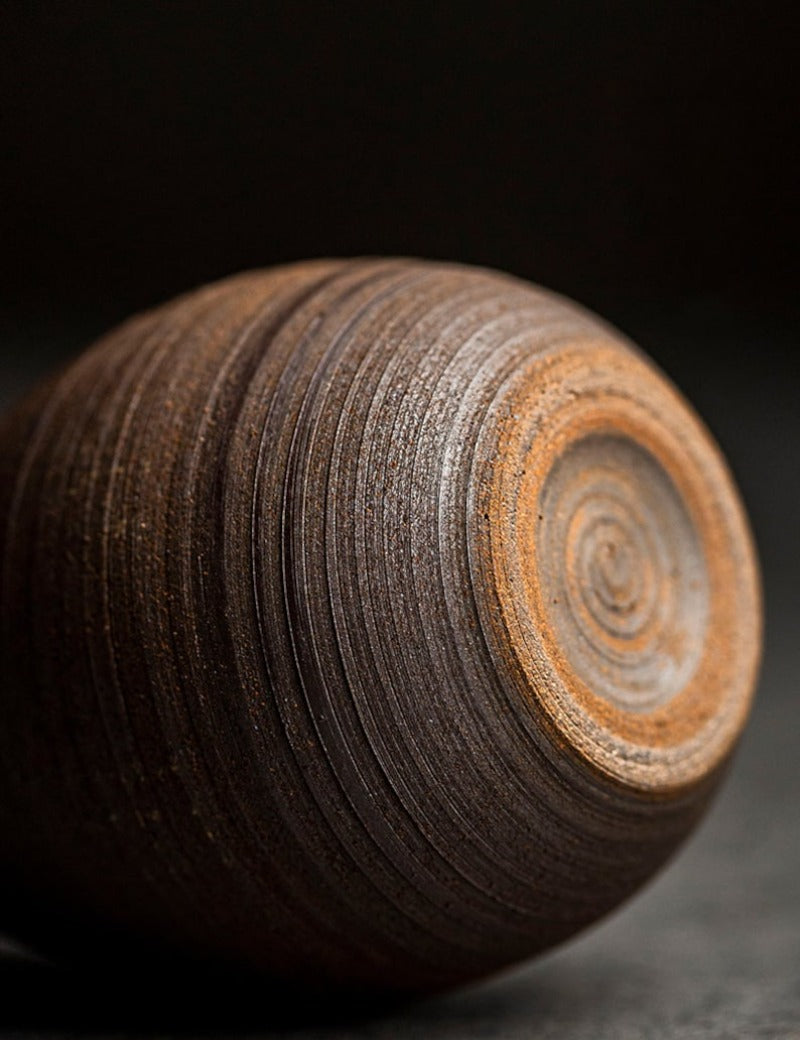 Wazon ceramiczny w brązowych kolorach