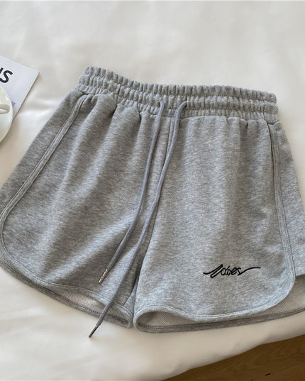 Damskie szorty sportowe z wyszywanym napisem