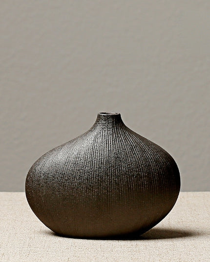 Wazon dekoracyjny elegancki w ciemnych kolorach