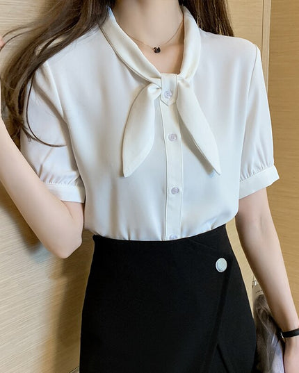 Damska koszula z krótkim rękawem z ozdobnym wiązaniem na dekolcie