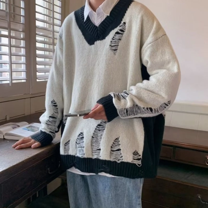Męski sweter z dekoltem w serek o kroju oversize z przetarciami