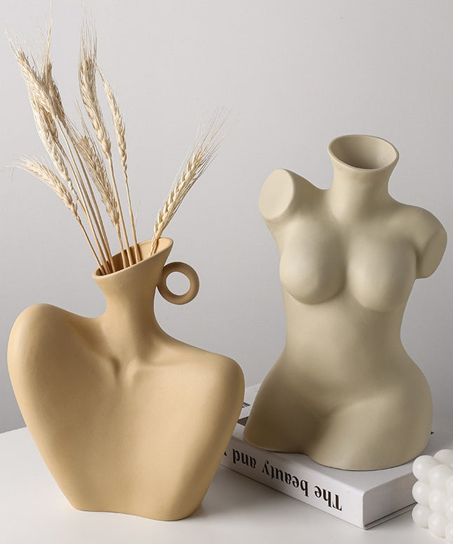 Wazon w kształcie kobiecej sylwetki