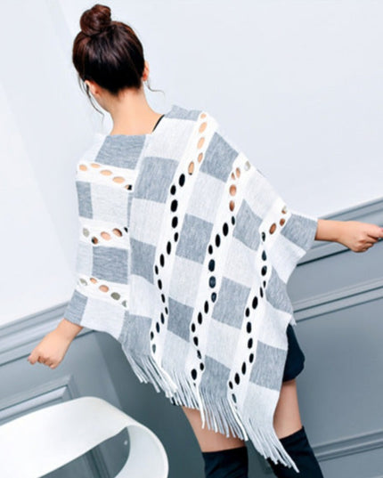 Damski sweter typu ponczo wykończony frędzlami