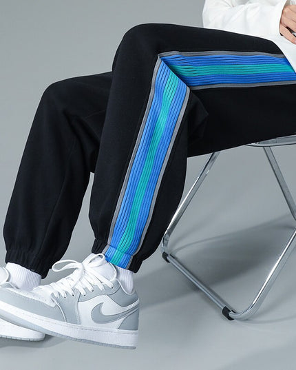 Męskie spodnie treningowe z niebieską lamówką