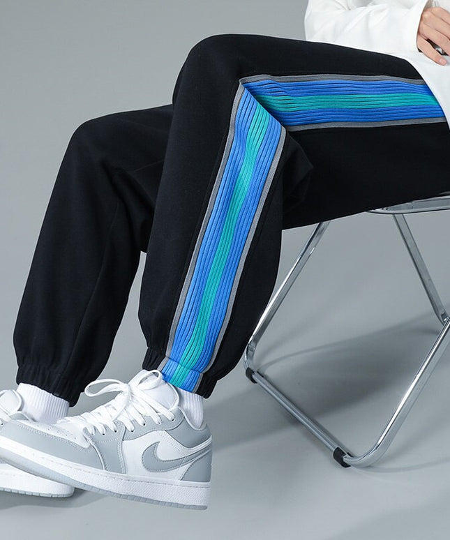 Męskie spodnie treningowe z niebieską lamówką