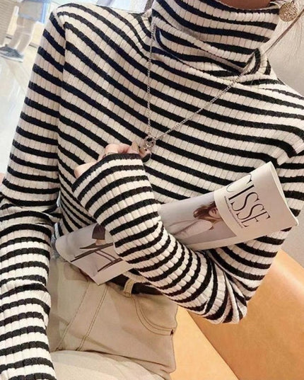 Damski sweter z golfem w paski