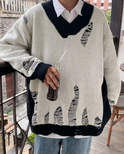 Męski sweter z dekoltem w serek o kroju oversize z przetarciami