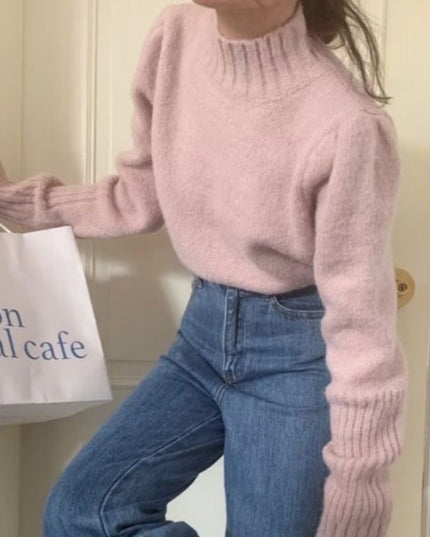 Damski sweter z golfem o prostym kroju