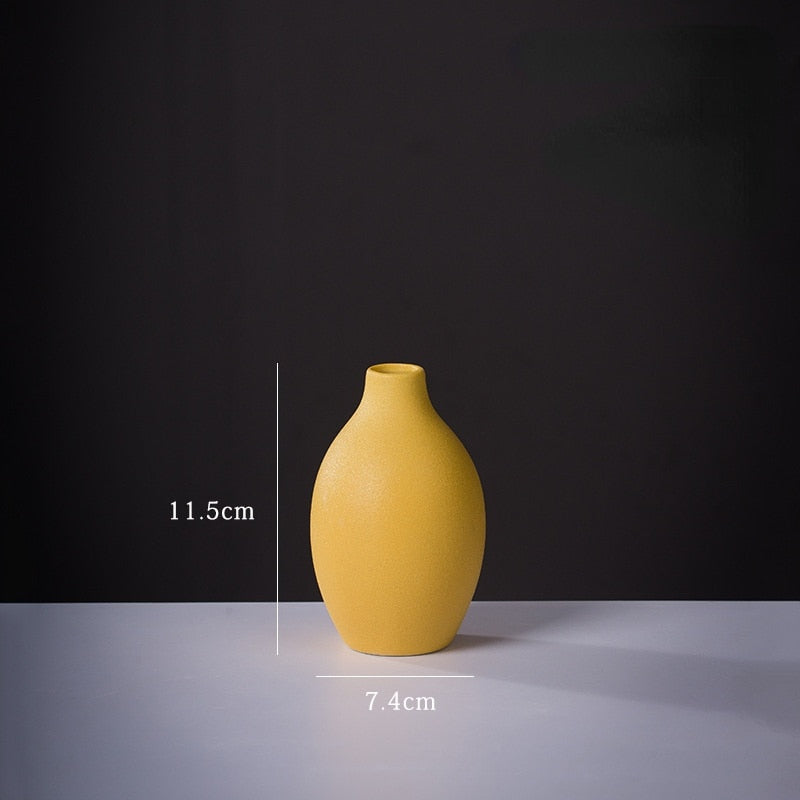Wazon ceramiczny w żółtym kolorze
