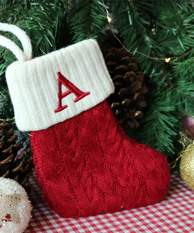 Świąteczna ozdoba wisząca w postaci skarpety z literą A