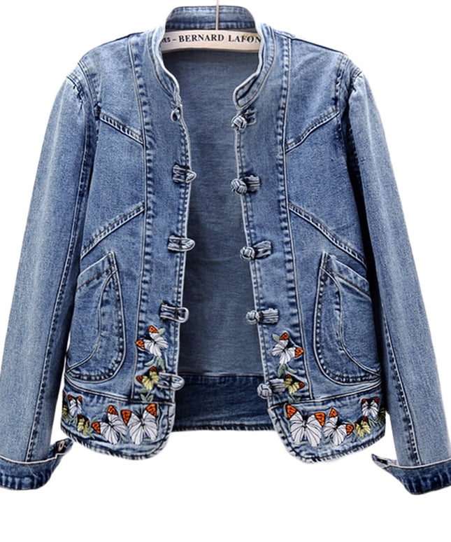 Damska kurtka jeansowa zdobiona haftem z przeszyciami