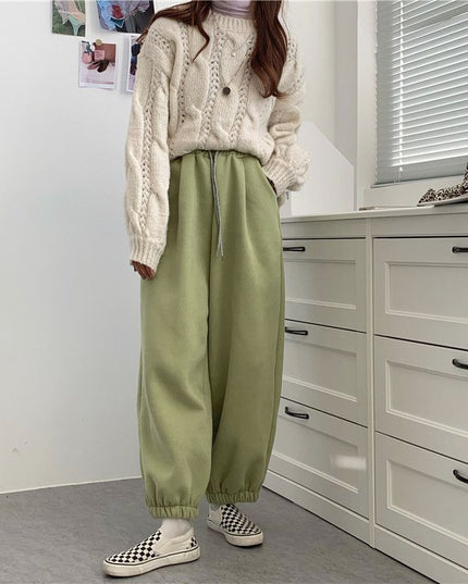 Damskie spodnie dresowe o standardowym kroju