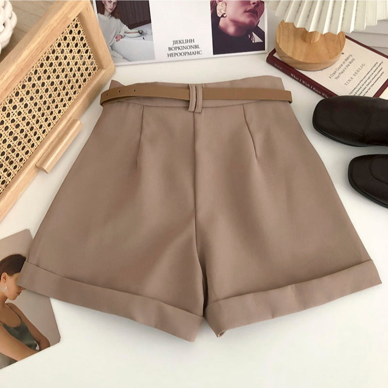 Damskie szorty eleganckie z podwijanymi nogawkami i paskiem