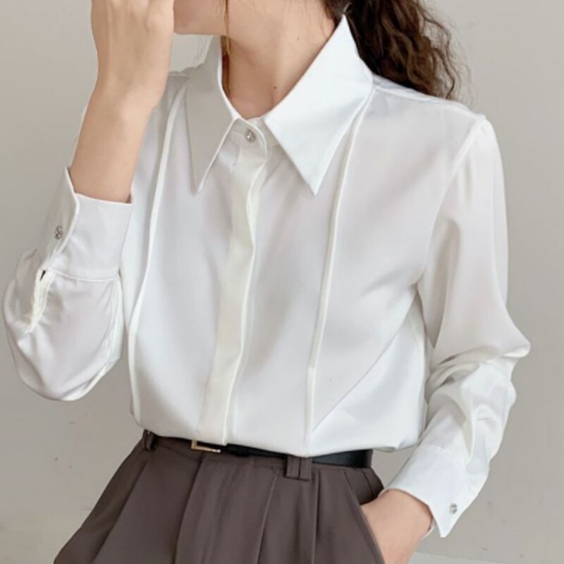 Damska koszula klasyczna z ozdobnymi paskami