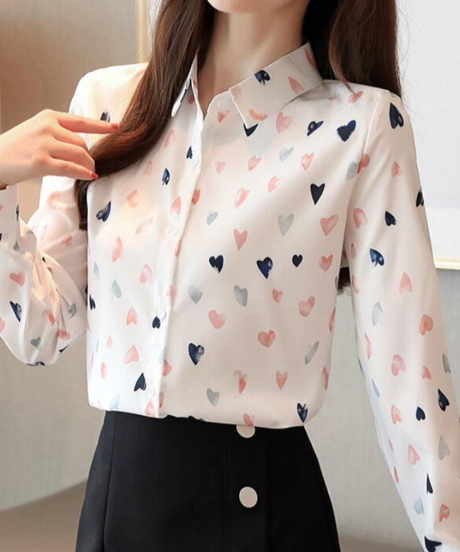 Damska klasyczna koszula ze wzorem w serca