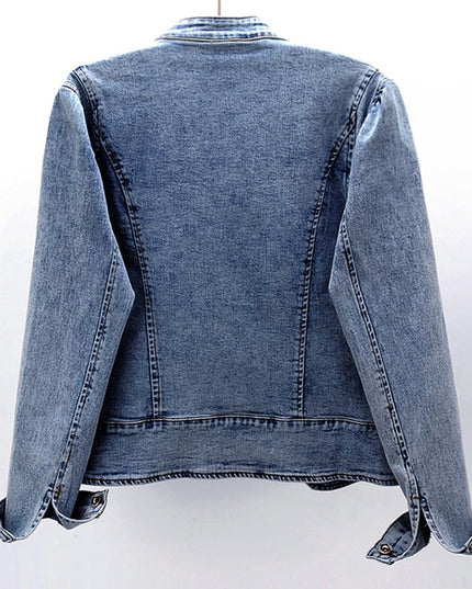 Damska kurtka jeansowa zdobiona haftem z przeszyciami