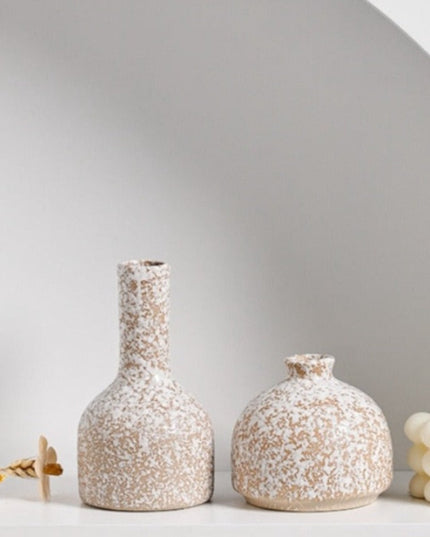 Wazon o chropowatym złotym wykończeniu