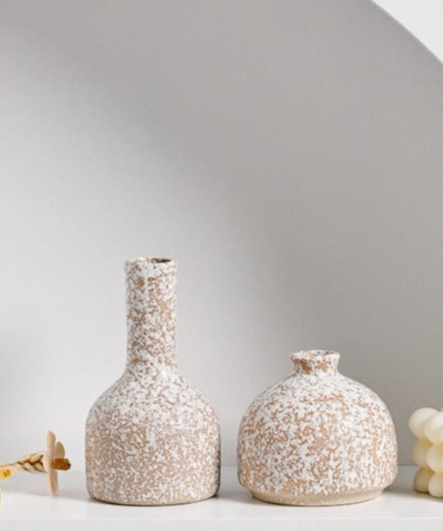 Wazon o chropowatym złotym wykończeniu