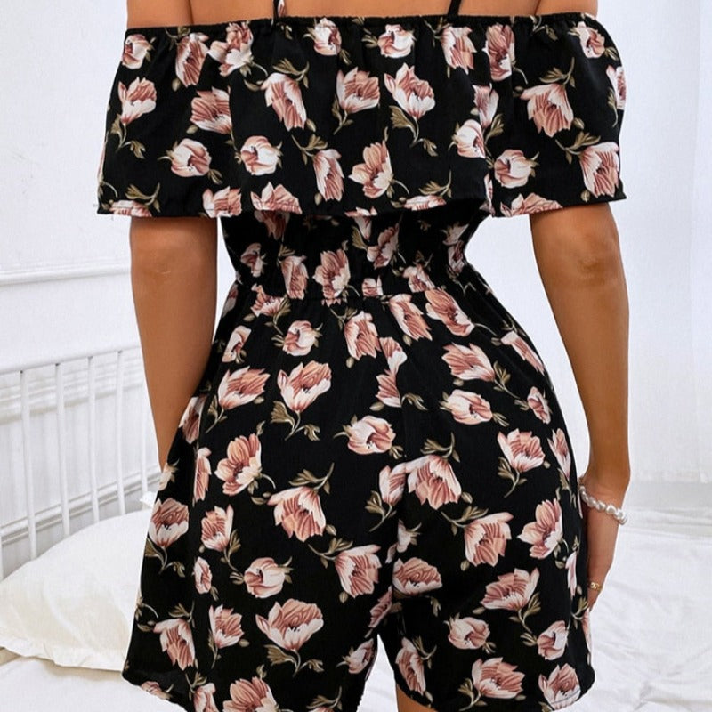 Damski kombinezon w kwiaty z odkrytymi ramionami na cienkich ramiączkach
