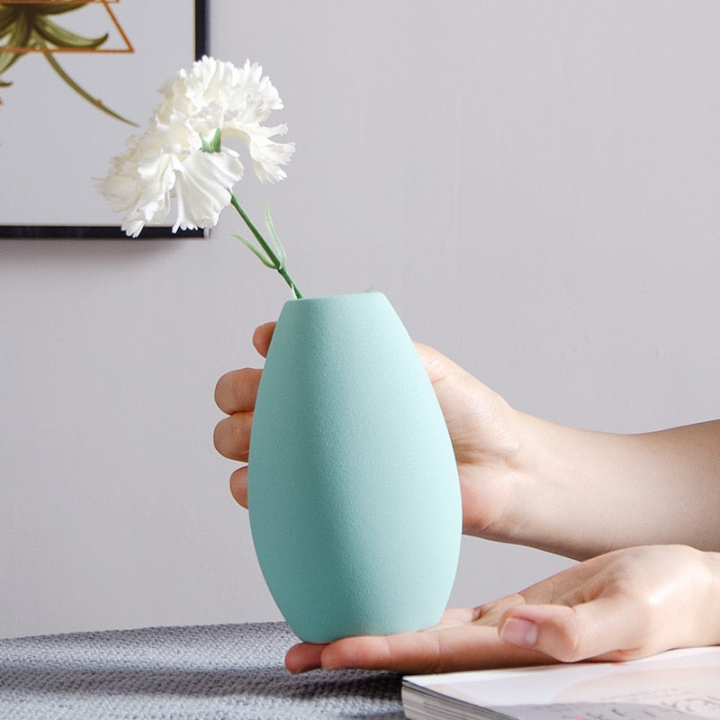 Wazon ceramiczny w niebieskim kolorze