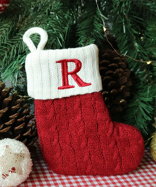 Świąteczna ozdoba wisząca w postaci skarpety z literą R
