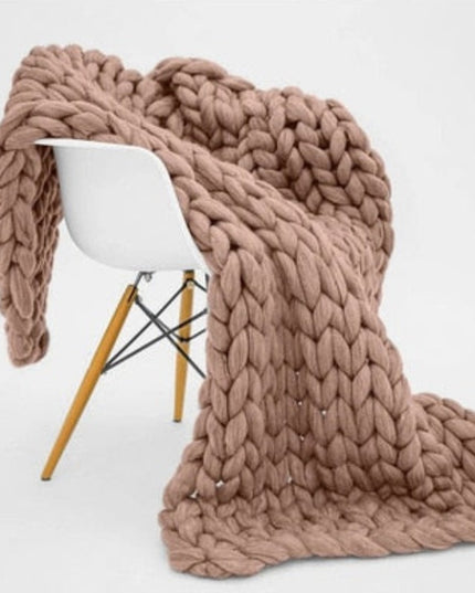 Pleciony koc sweterkowy ręcznie dziergany