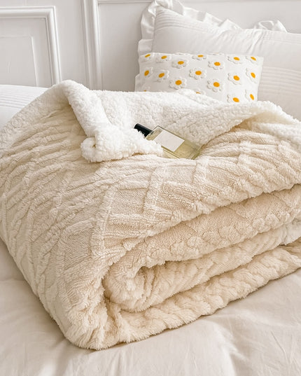 Miękki koc dwustronny ze sweterkowym tłoczeniem