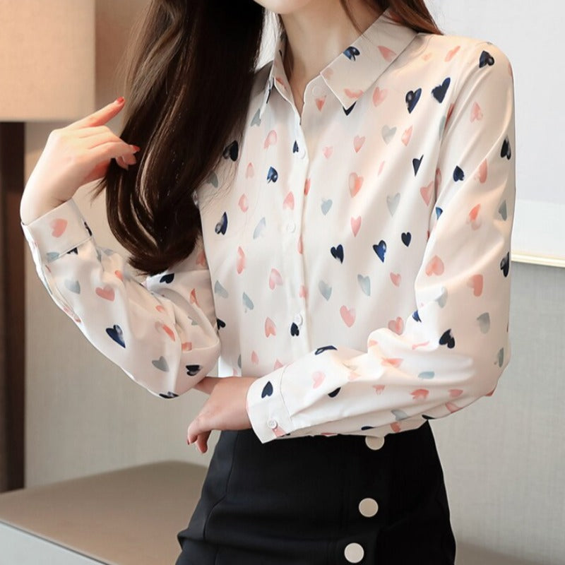 Damska klasyczna koszula ze wzorem w serca