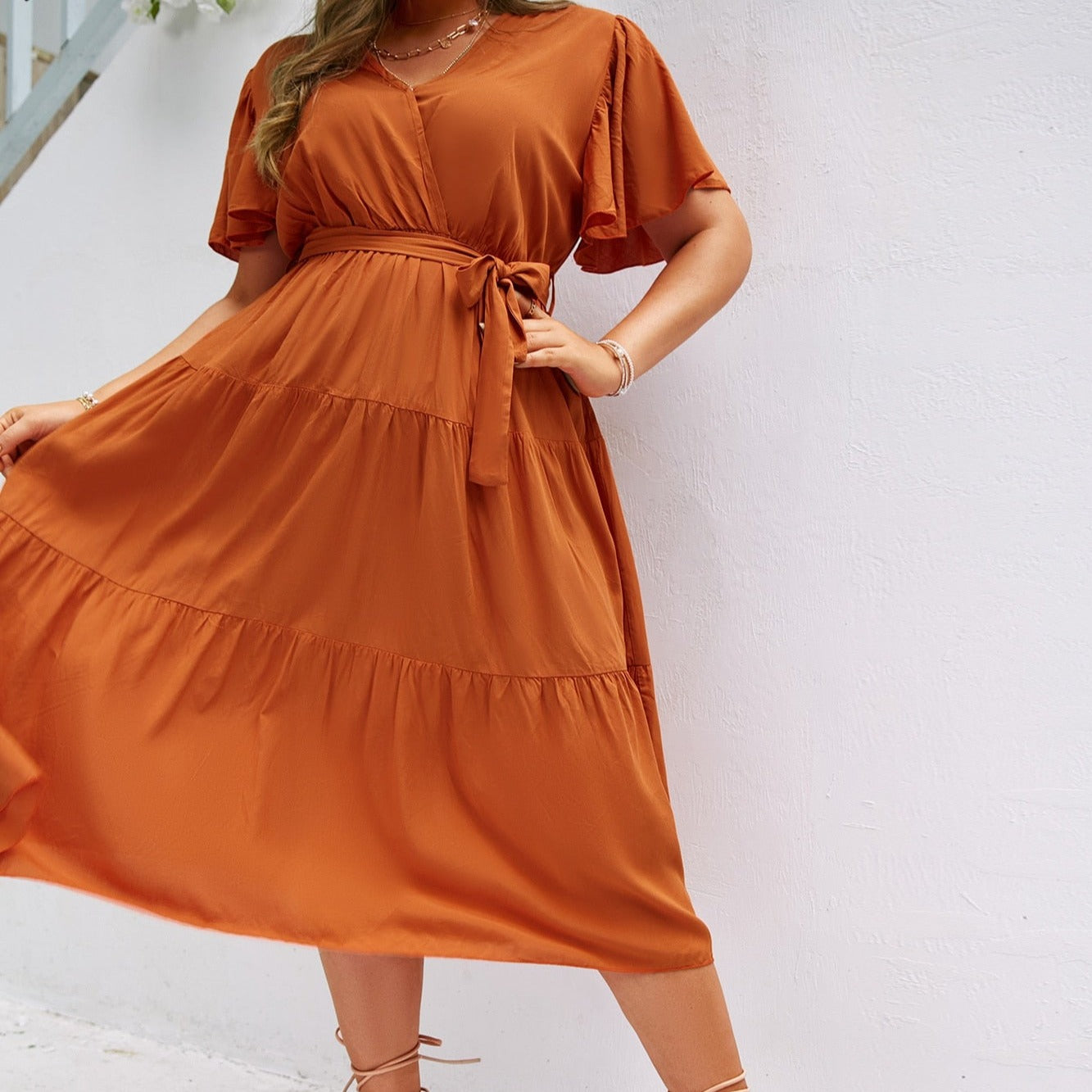 Sukienka plus size midi letnia z kopertowym dekoltem
