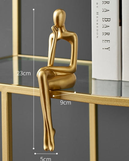 Figurka dekoracyjna postać w złotych kolorach z wycięciem