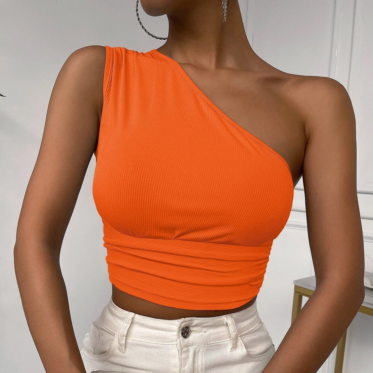Damski crop top na jedno ramię