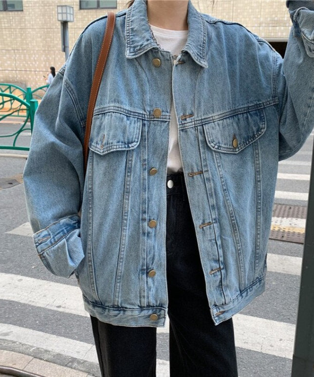 Damska kurtka jeansowa klasyczna oversize z dużymi kieszeniami