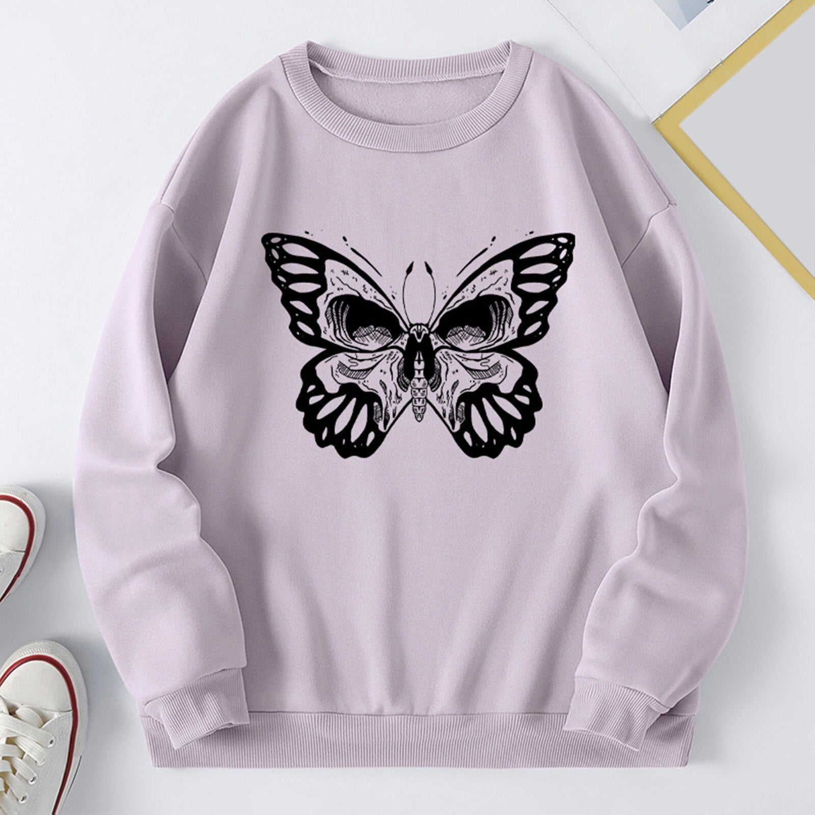 Damska bluza bez kaptura z nadrukiem motyla