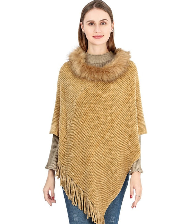 Damski sweter dziergany typu ponczo obszyty futerkiem