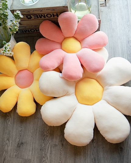 Poduszka dekoracyjna w kształcie stokrotki w jasnych kolorach