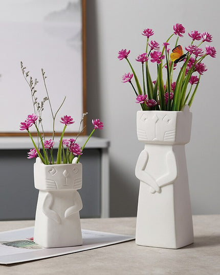 Wazon ceramiczny z motywem twarzy biały