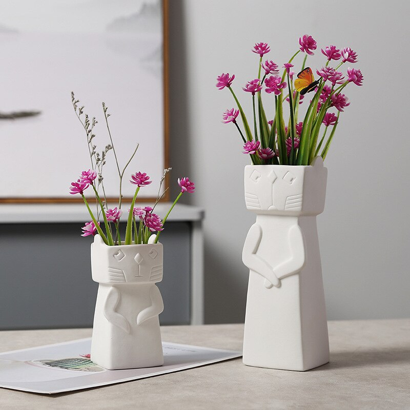 Wazon ceramiczny z motywem twarzy biały
