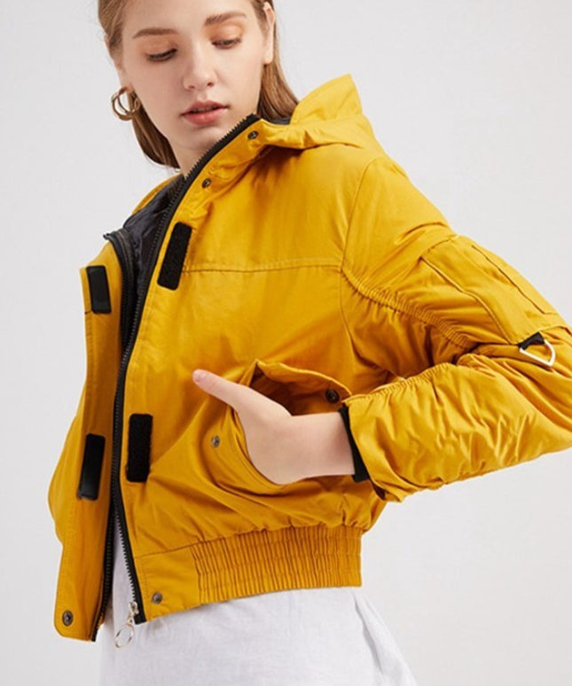 Damska kurtka przejściowa o długości crop z kapturem