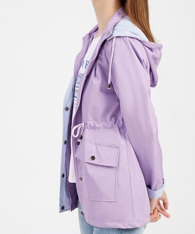 Damska kurtka przejściowa taliowana z kapturem