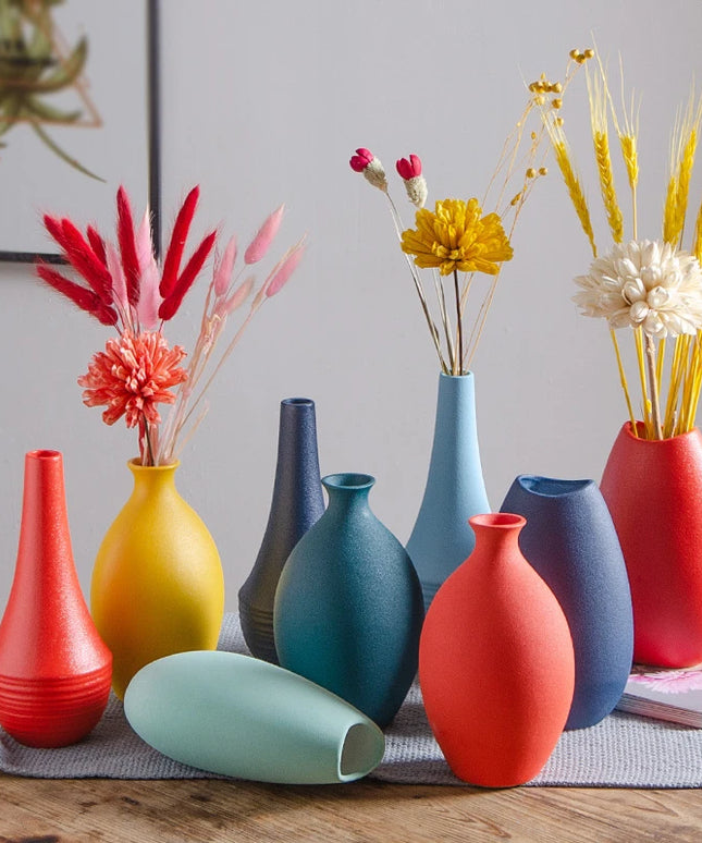 Wazon ceramiczny w czerwonym kolorze