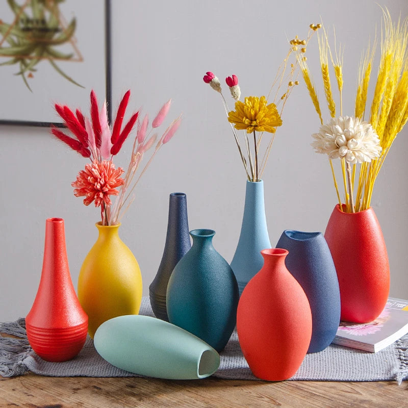Wazon ceramiczny w czerwonym kolorze