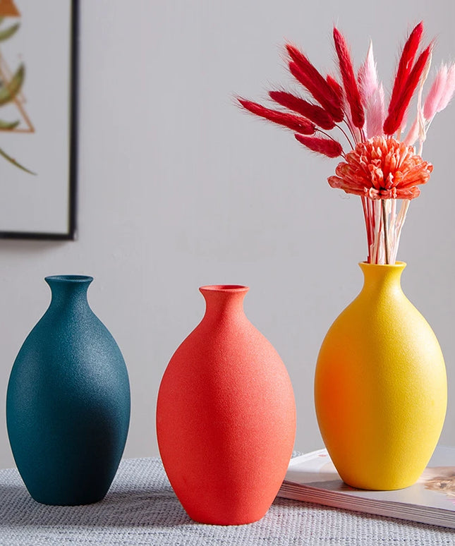 Wazon ceramiczny w granatowym kolorze