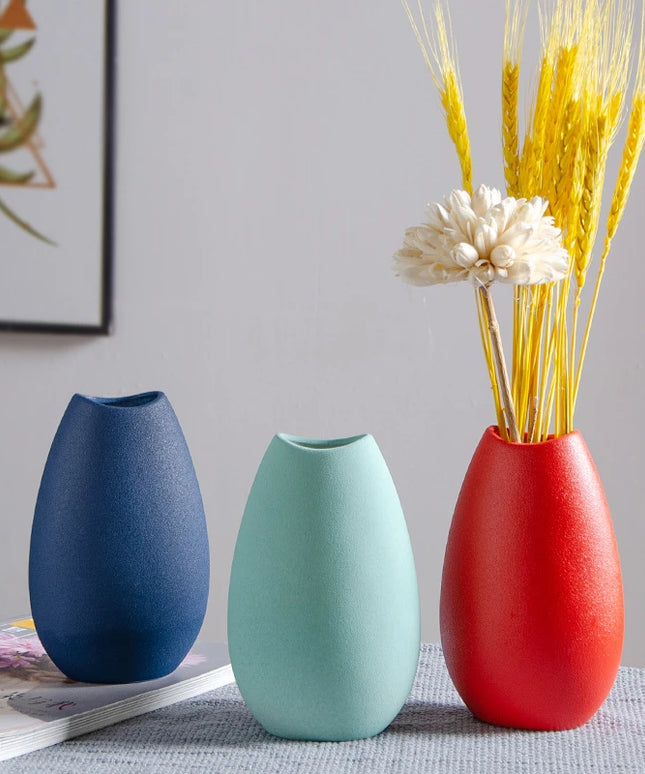 Wazon ceramiczny w granatowym kolorze