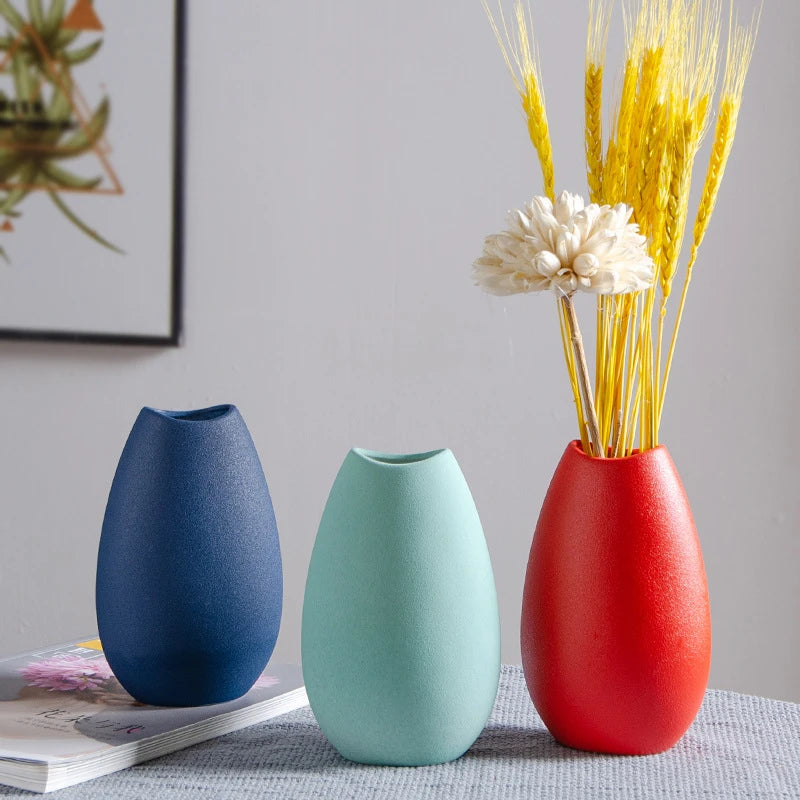 Wazon ceramiczny w granatowym kolorze