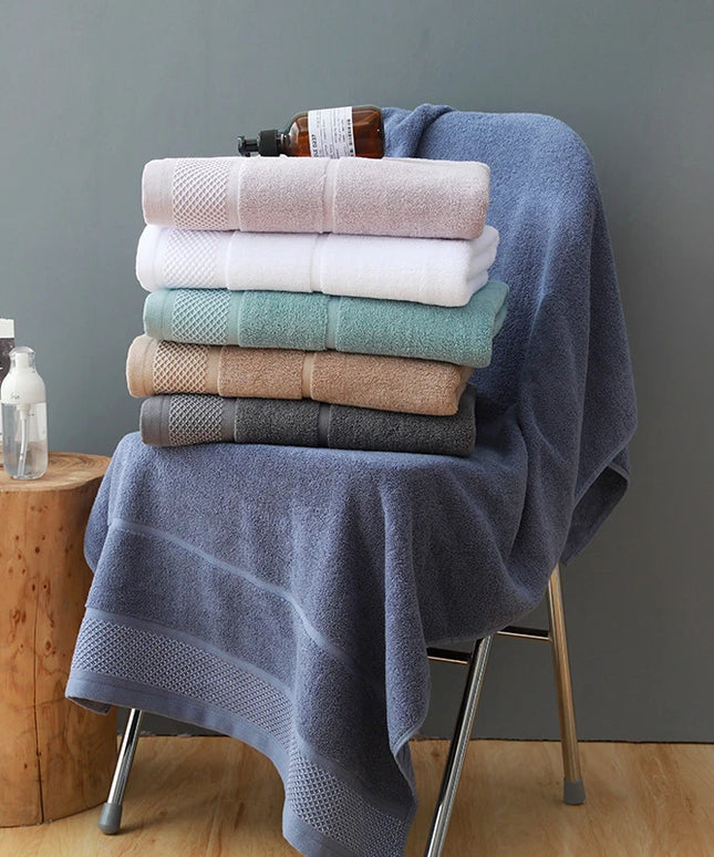 Ręcznik saunowy bawełniany chłonny z eleganckim wykończeniem